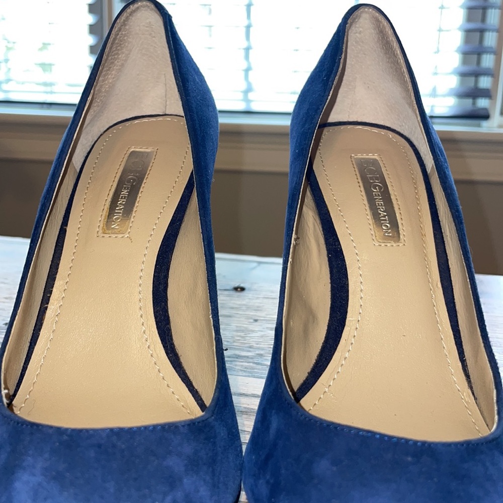 Rich royal blue suede pumps - Picture 6 of 7